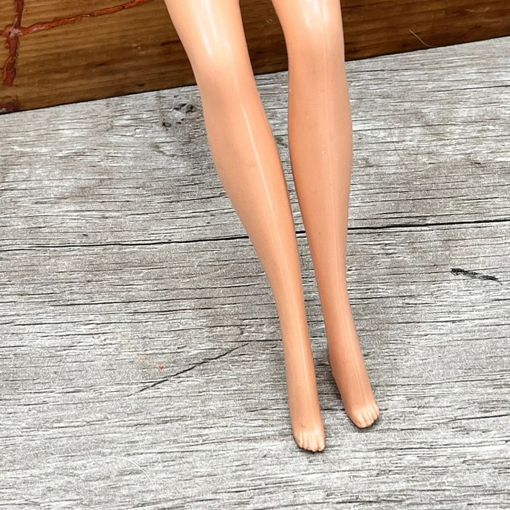 1979 Mattel Beauty Secrets Barbie Doll Nude,‎ articulated hands